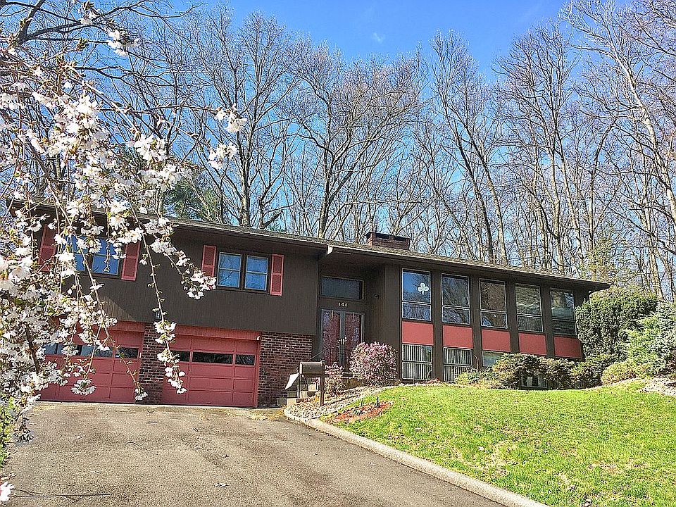 1st image of 144 Orchard Hill Dr