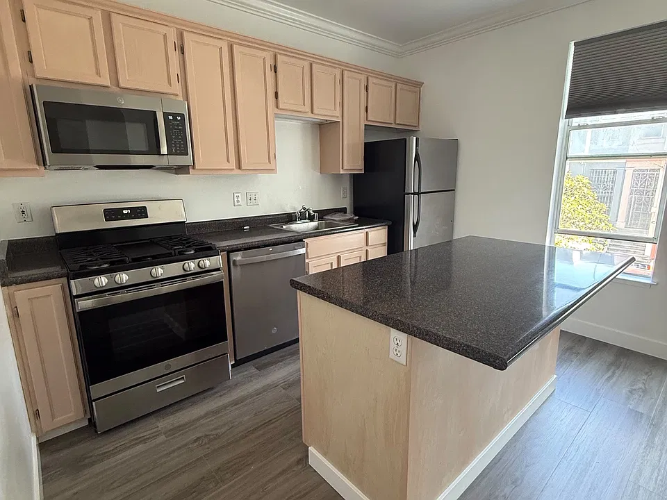 195 20th Ave #2
