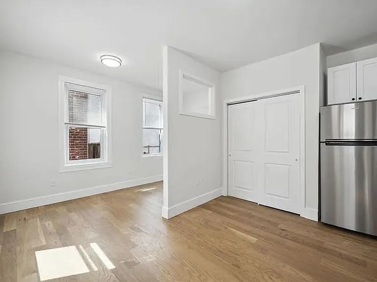 718-20 S 3rd St #2R — Photo 8