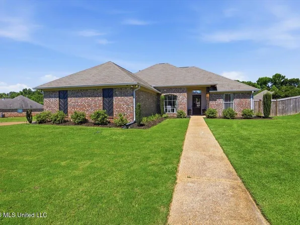 716 Clubhouse Dr, Pearl, MS 39208