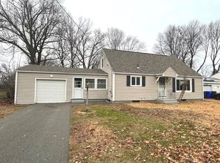 26 Brewster St, Springfield, MA 01119