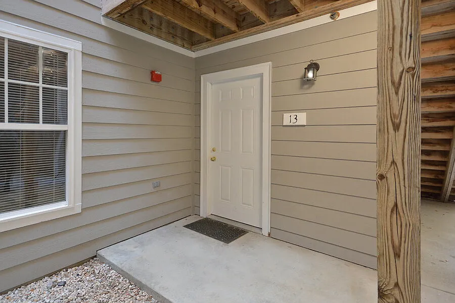 Building Photo - 929 Morreene Rd #C13