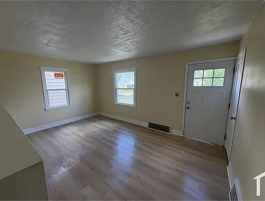 3 bed, 1080 sqft, $1,995 — Photo 3
