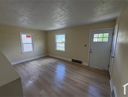 3rd image of 20910 Watson Rd