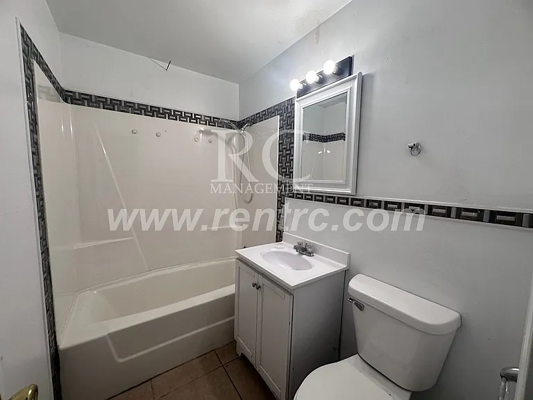 212 Logan St — Photo 3