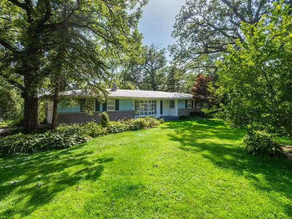 310 Woodlawn Rd, Long Grove, IA 52756
