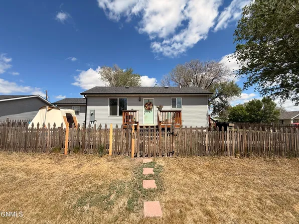 201 6th St NE, Watford City, ND 58854
