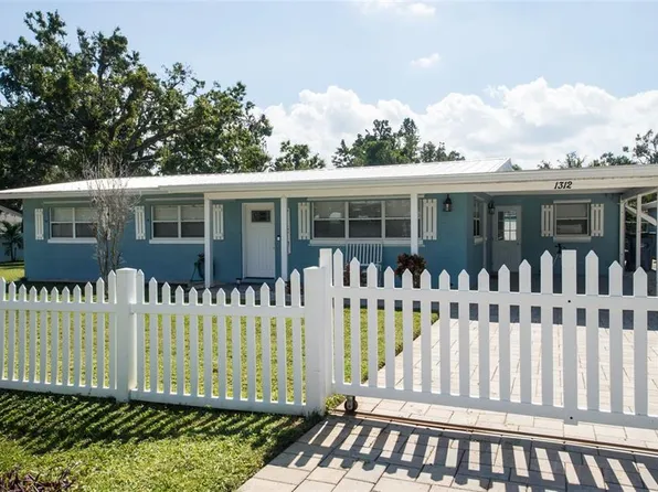 1312 66th St NW, Bradenton, FL 34209
