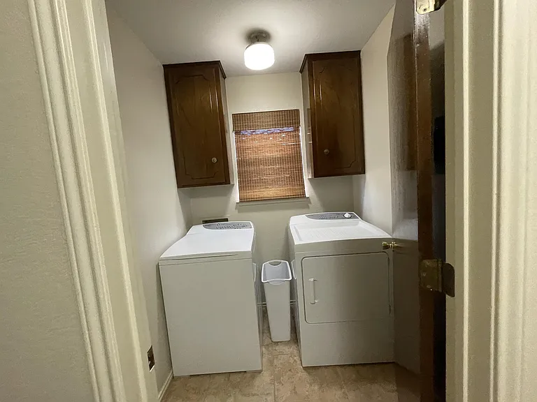 912 Canyon St — Photo 14