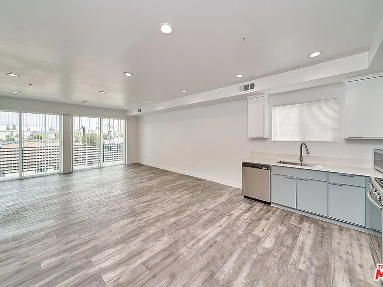 601 1/2 W 41st Pl — Photo 6
