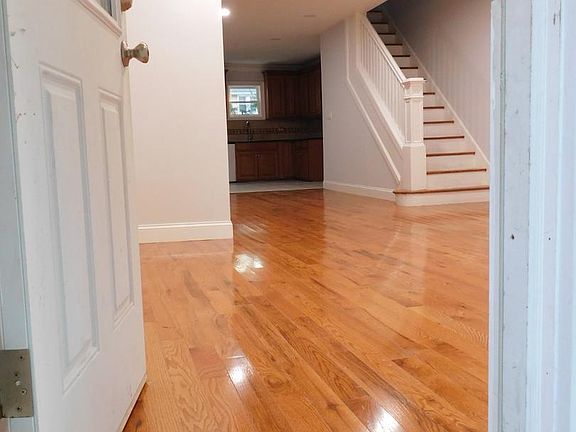 3rd image of 117 Dickinson Ave