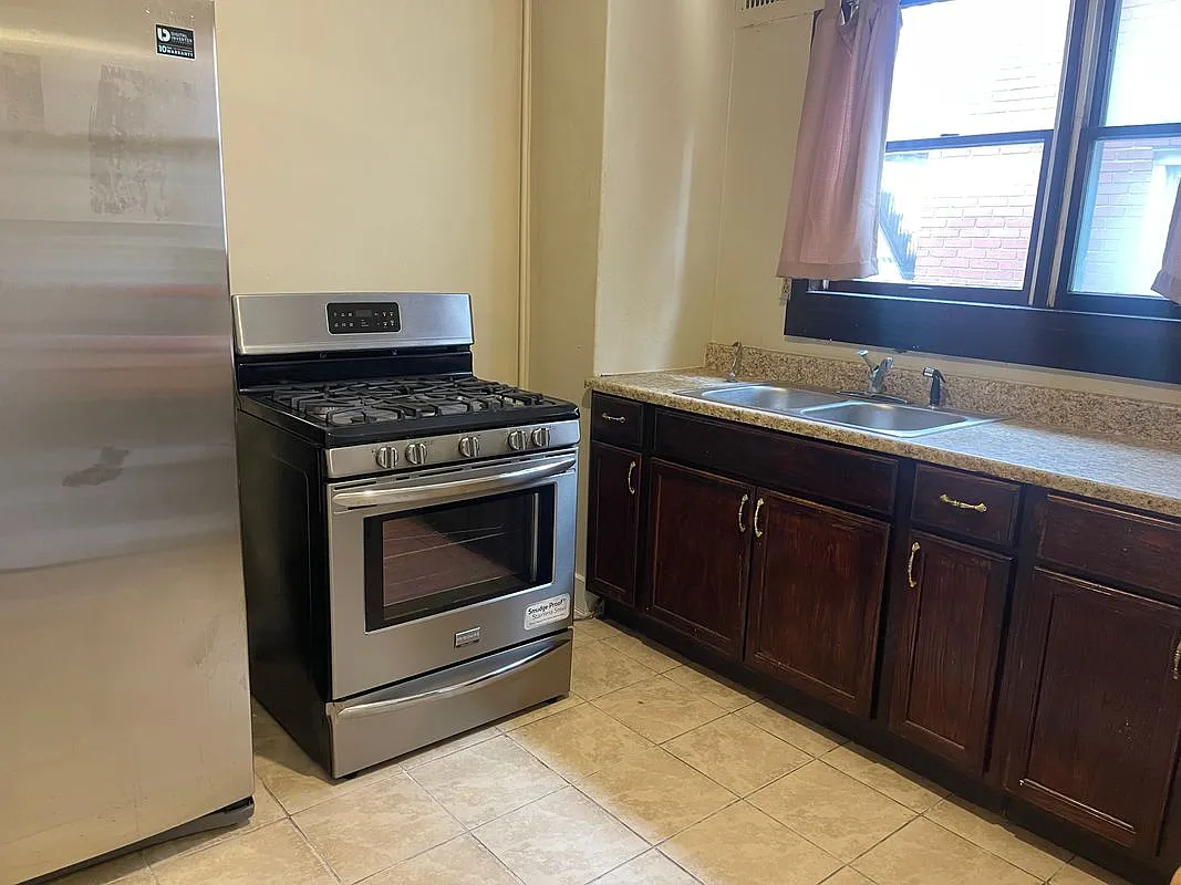 1 bed, 1.0 bath, 1088 sqft, $1,200 — Photo 3