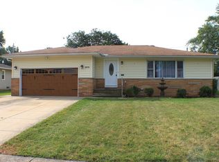 8575 Royal Ridge Dr, Parma, OH 44129