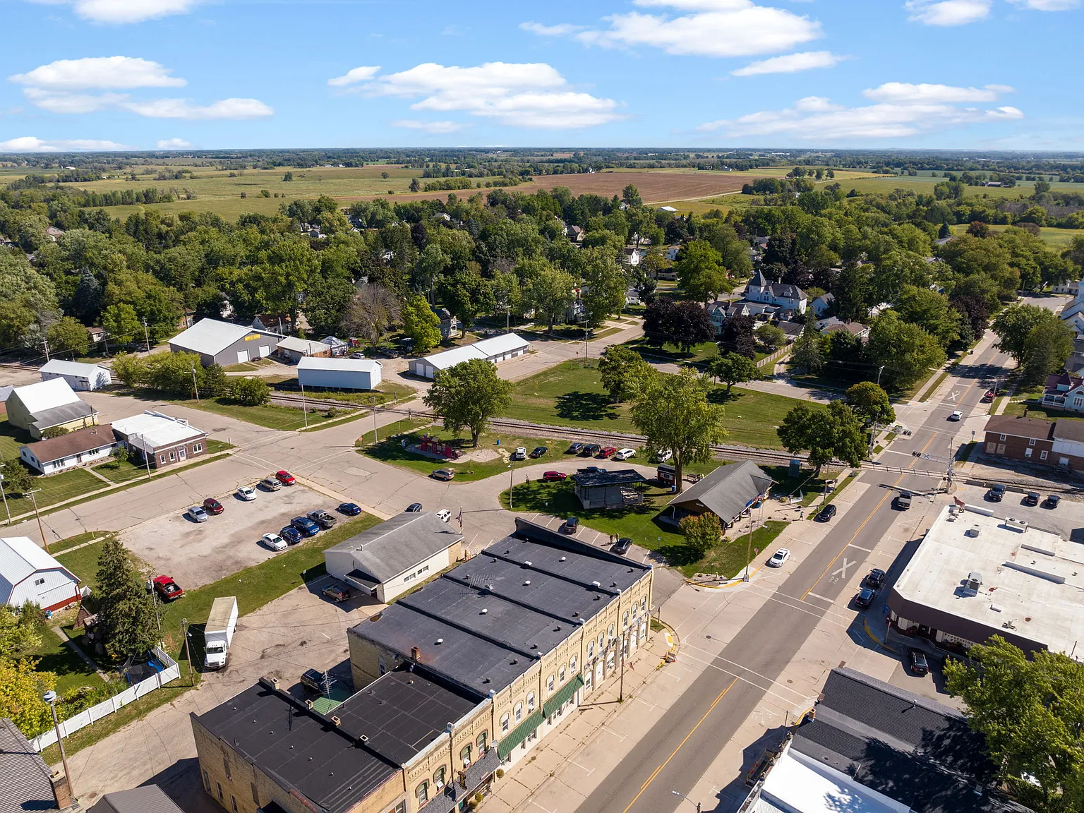 110 N Commercial Street — Photo 3