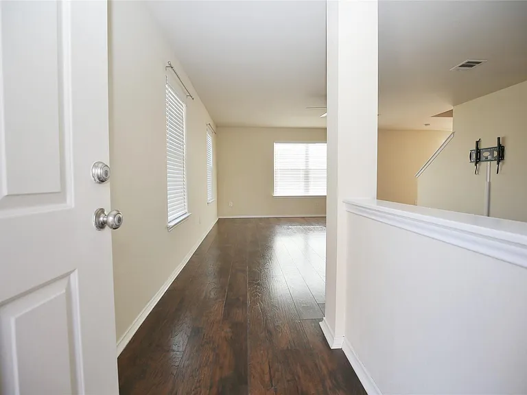 213 Rim Rock Dr — Photo 4