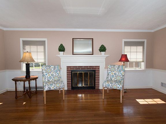 4th image of 320 Wisteria Dr