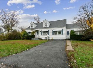 12 Judy Ln, Stamford, CT 06906