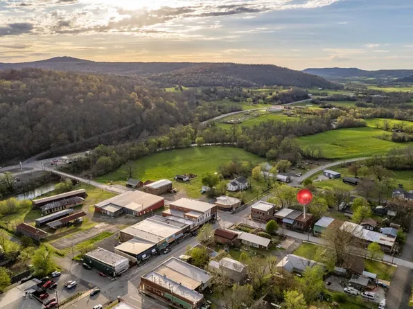 211 Oak St, Leslie, AR 72645