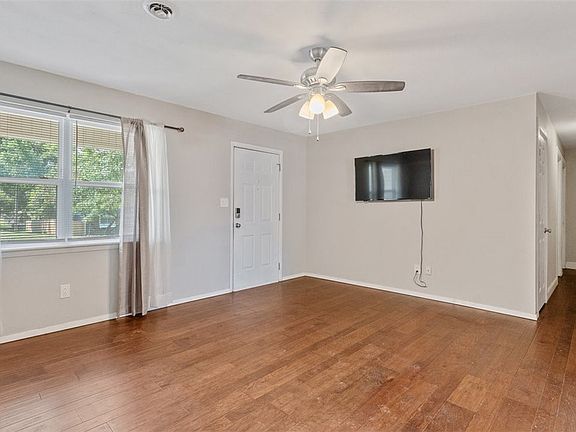 4th image of 2103 W Twin Springs St
