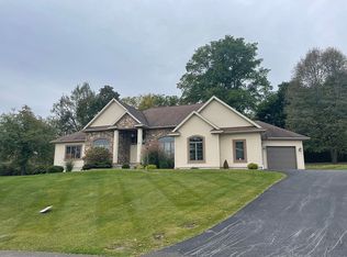 19 Waterford Ln, Utica, NY 13501