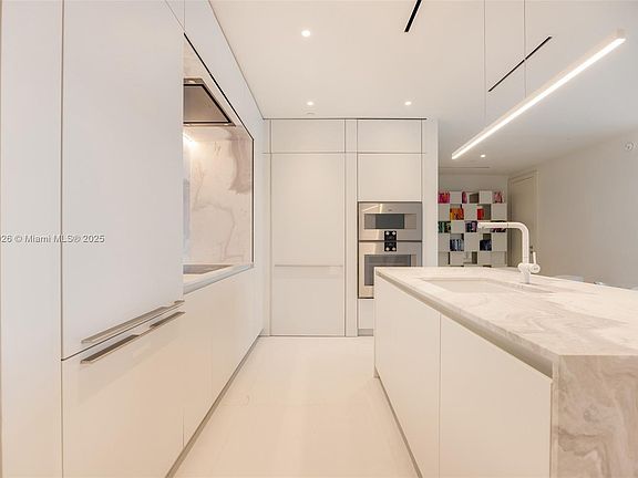 2nd image of 300 Biscayne Boulevard Way #2407