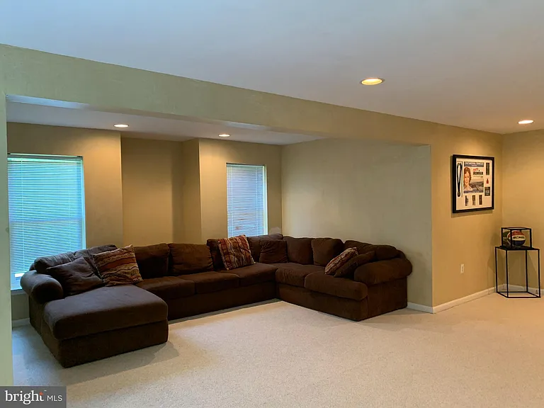17090 Anns Brook Ct — Photo 15