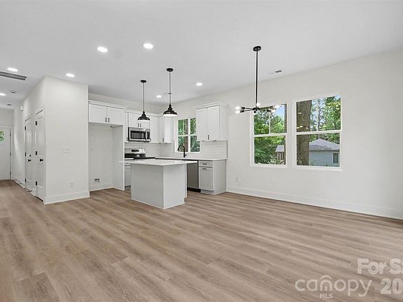 4th image of 206/208 W Todd Ln #A