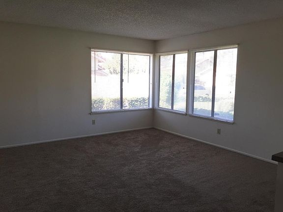 4th image of 183 E Belmont Ave