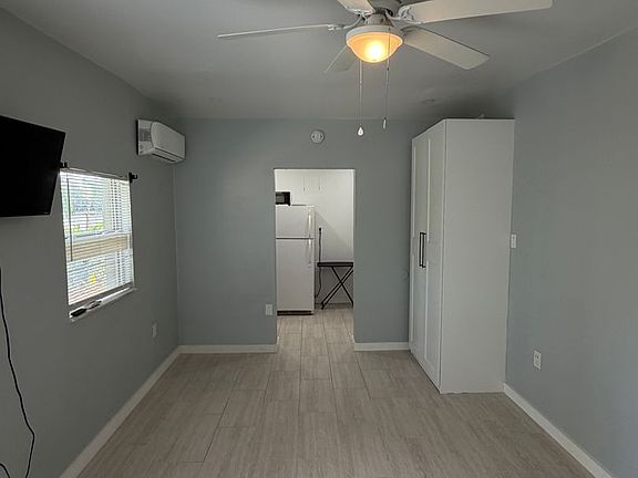5th image of 2815 Rogan Rd