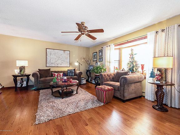 3rd image of 33 Wentworth Ave