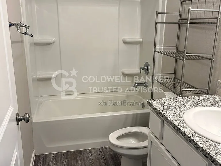2122 N Texas Ave — Photo 6