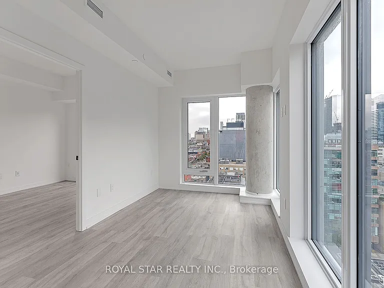 2 Augusta Ave #Penthouse 04 — Photo 20