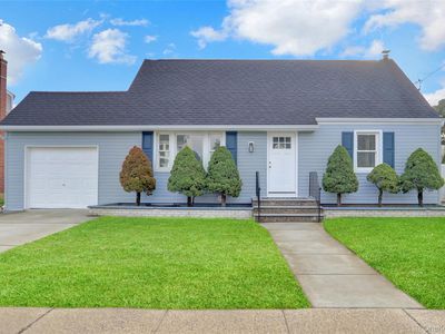 15 Cornwall Lane, Hicksville, NY, 11801