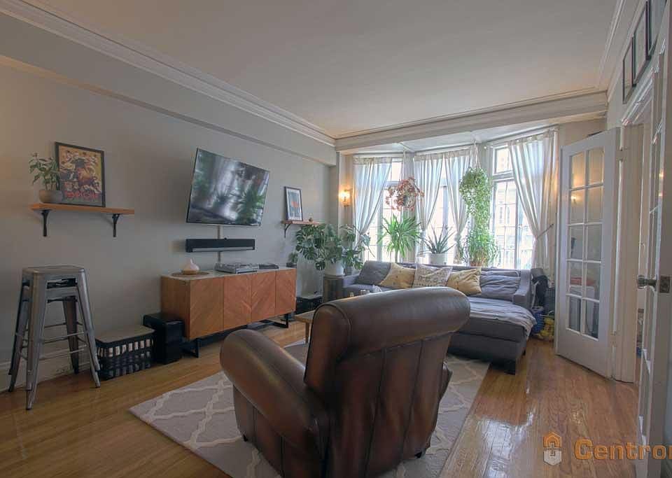 1st image of 1920 Sacramento St #400