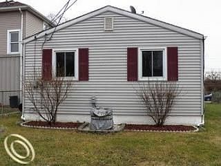 2nd image of 4276 Beach St
