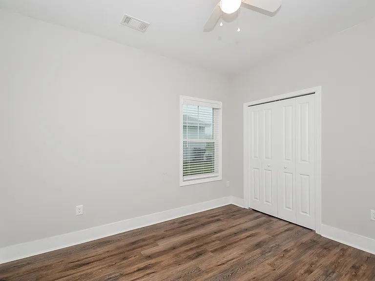 77 Laura Ct — Photo 13