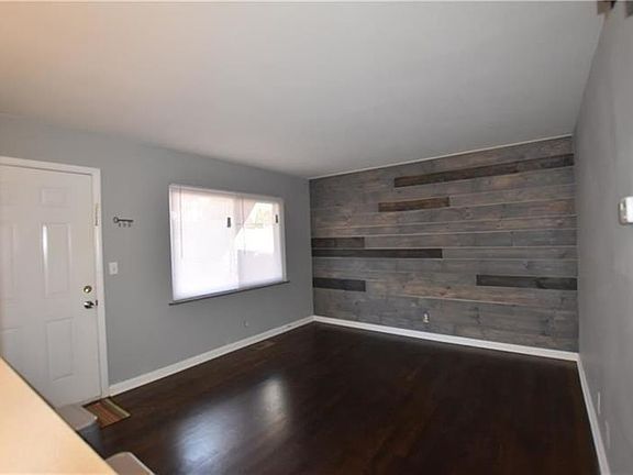 3rd image of 112 Ardmore Pl NW APT 3