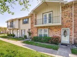 51 W Townhouse Ln #18, Grand Prairie, TX 75052