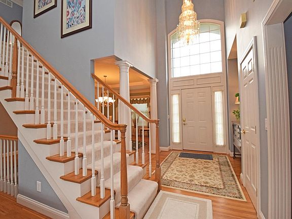 5th image of 7732 Oyster Bay Ln