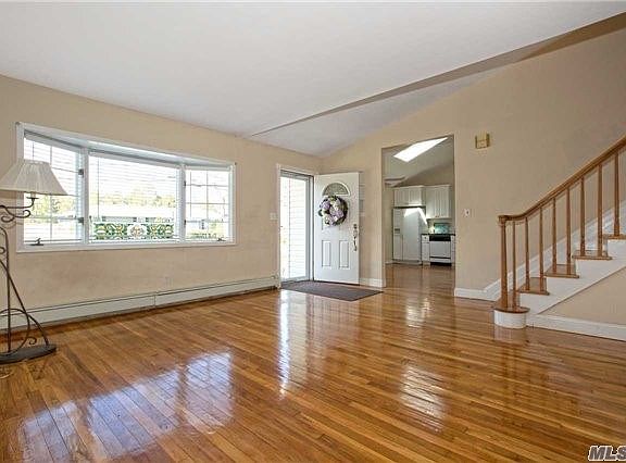 4th image of 10 Oakwood St