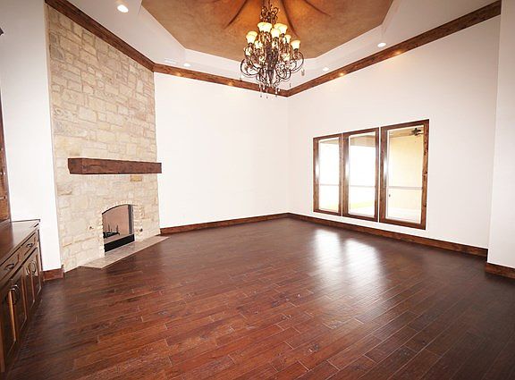 3rd image of 402 Bella Vista Cir