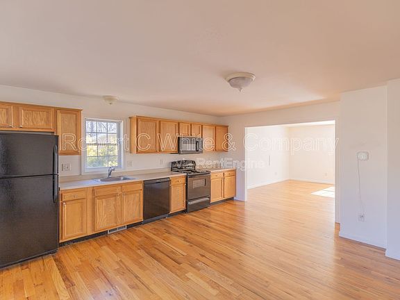 5th image of 10 Winthrop Dr