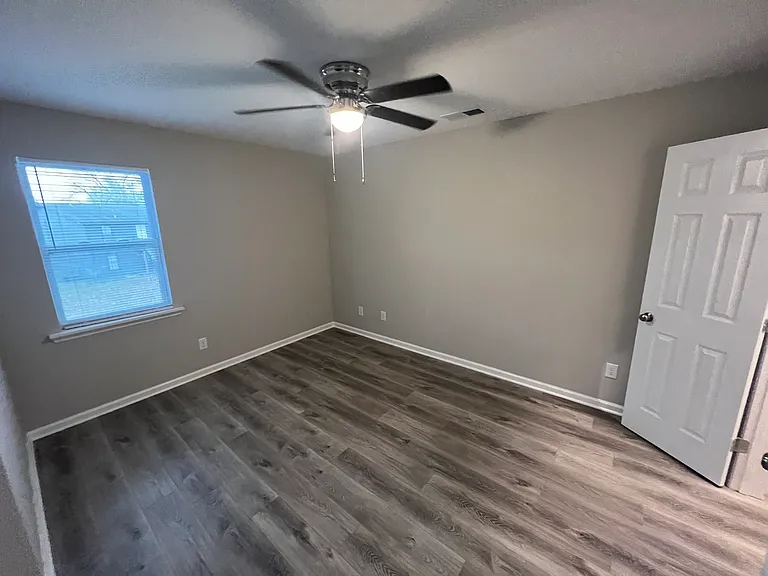 1807 Graymont Ln SW #B — Photo 7