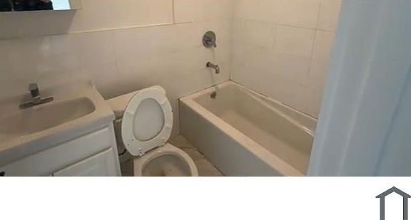 3rd image of 2485 Elm Pl APT 1E