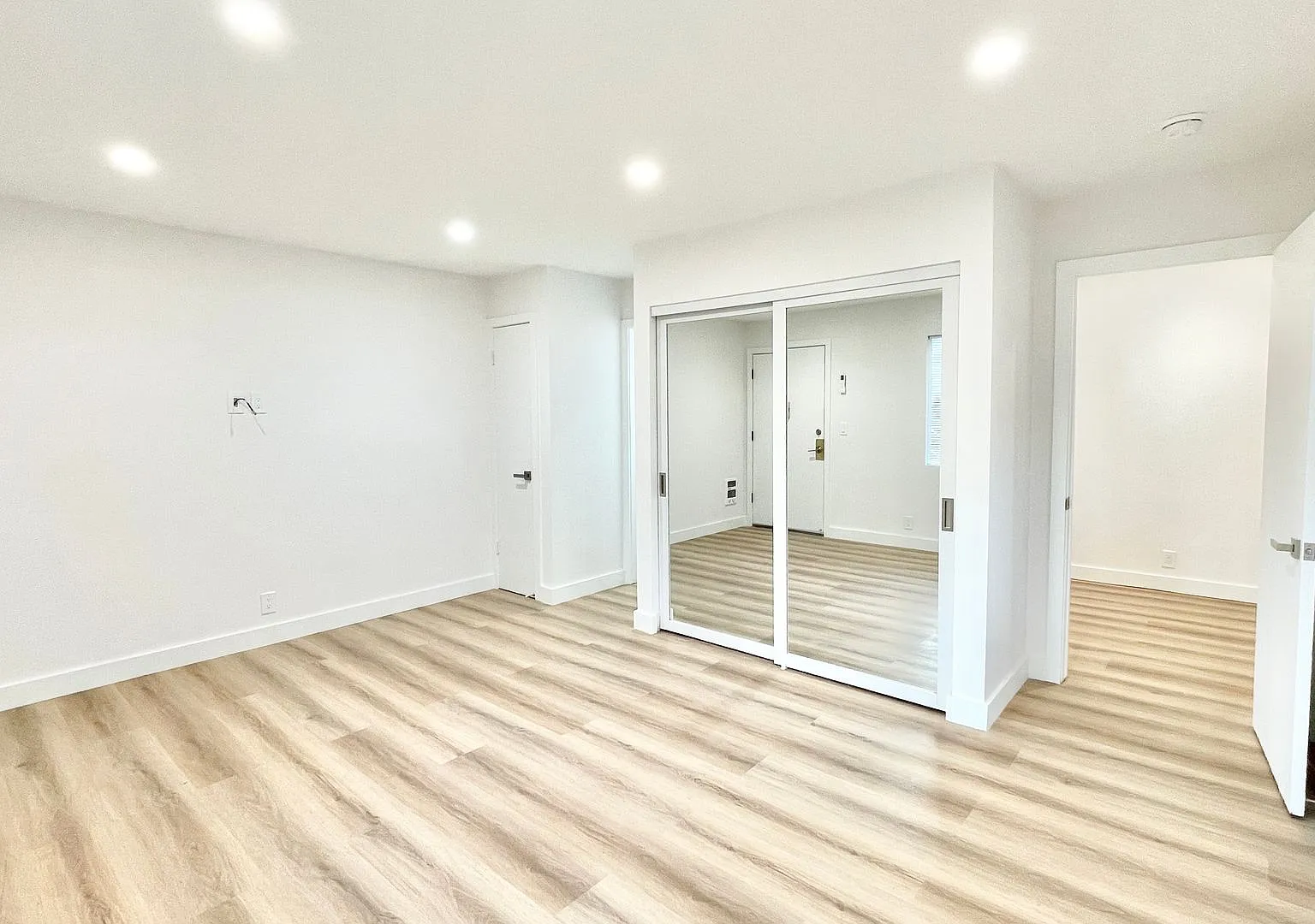 140 Montecito Apartments — Photo 2