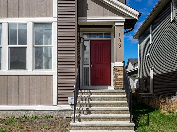 2nd image of 109 E Dawson Dr