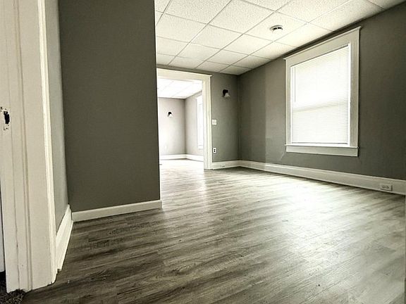 4th image of 2418 S Niagara St #1