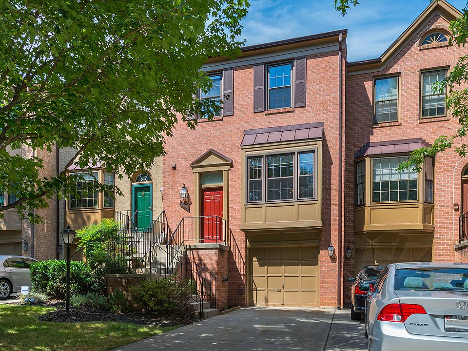 1st image of 204 Lynn Manor Dr