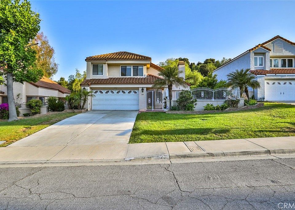 1st image of 20 Willowbrook Ln