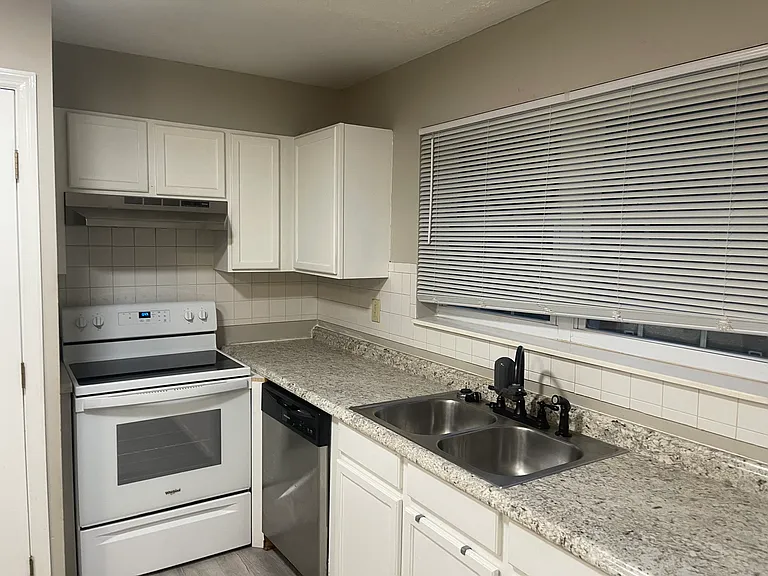 2523 Cedar Ln #3 — Photo 3